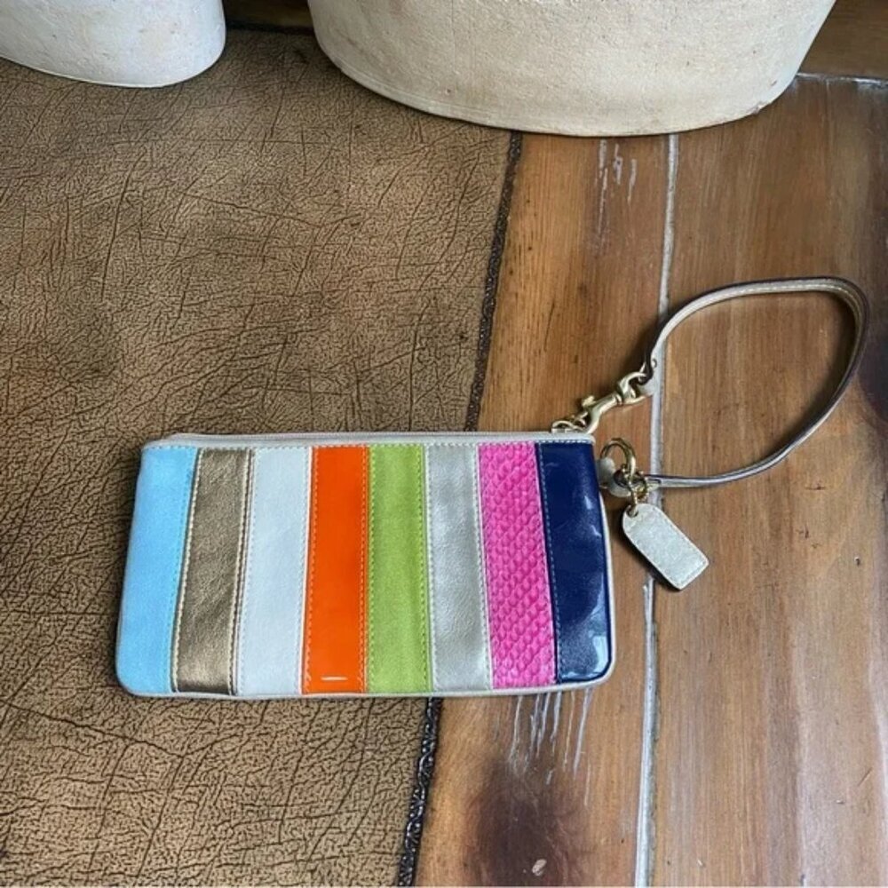 Coach RARE Legacy and Tattersall Lining Madison Wristlet Style F41453 w/Dust Bag - Picture 7 of 7
